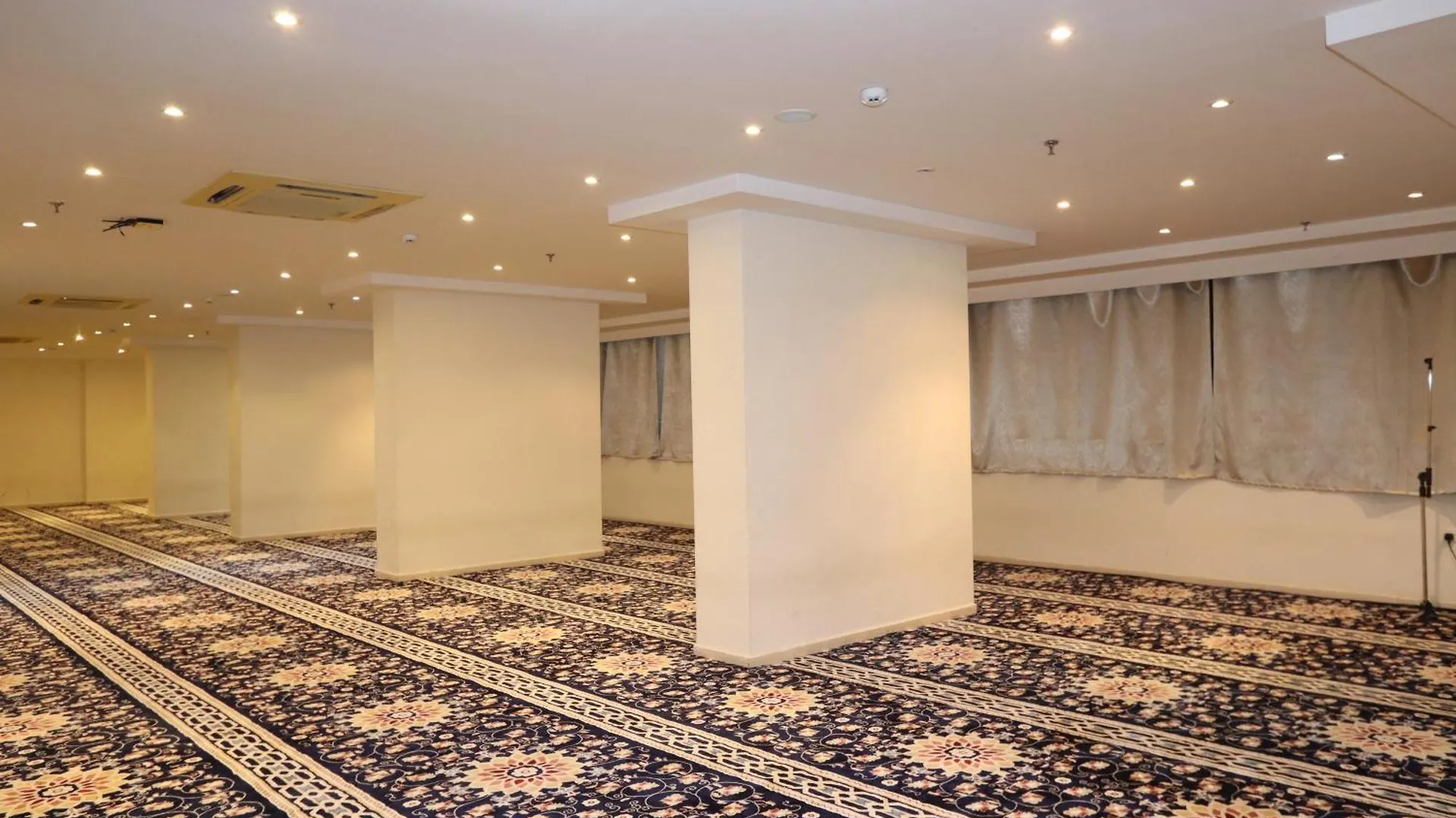 Otel فندق أعيان البركة